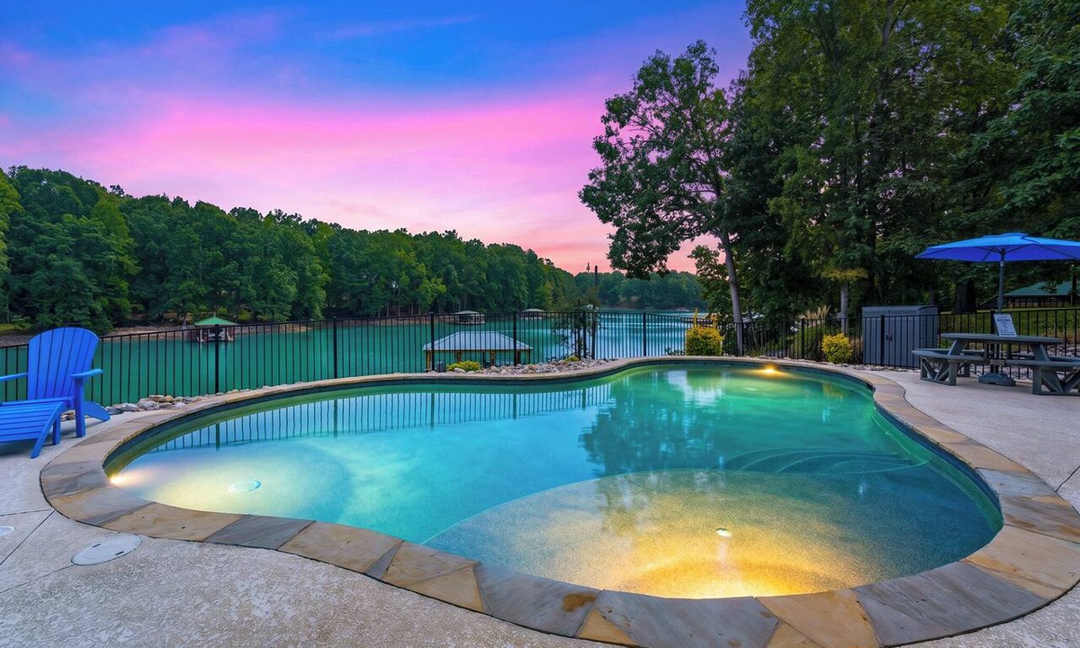 Troutman House | Sleeps 20! Lakefront + Private Dock + Pool | Whitetail Cove By AvantStay
