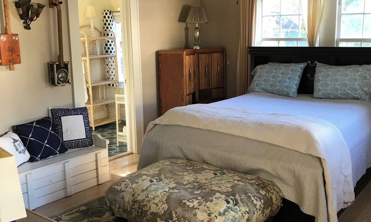 Snow Hill Apartment | Snow Hill Private apartment nestled in the heart of historical downtown.