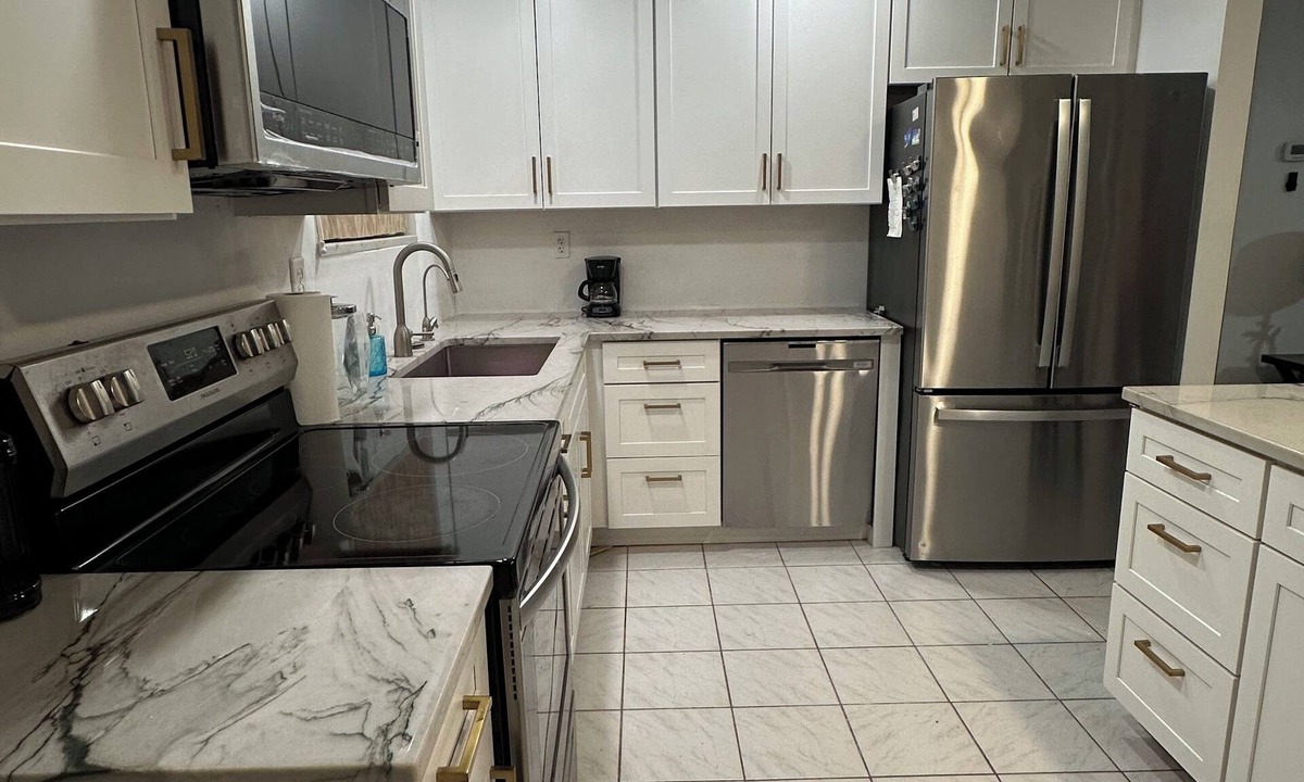 Port Charlotte House | Solar-Powered, Pet & Family Friendly Home with Kayaks in Port Charlotte