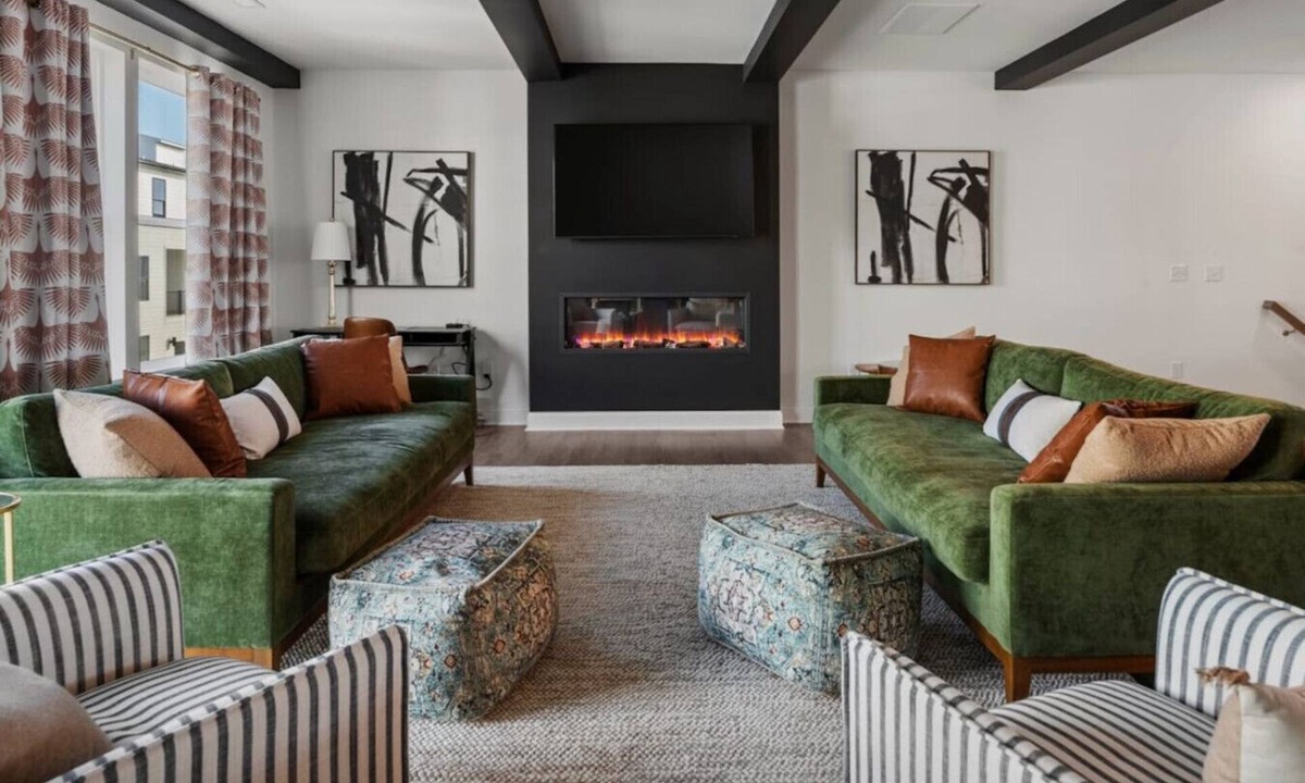 Downtown Apartment | Sophisticated Escape with Scenic Rooftop – Minutes to Downtown Hotspots