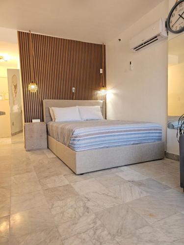 Flamingo/Lummus Apartment | South Miami Beach Hotel Room