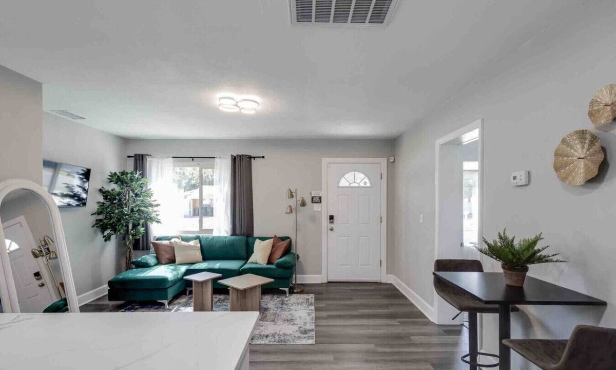 Sun Bay South House | South Tampa 3/2 w/Backyard | Sleeps 10!