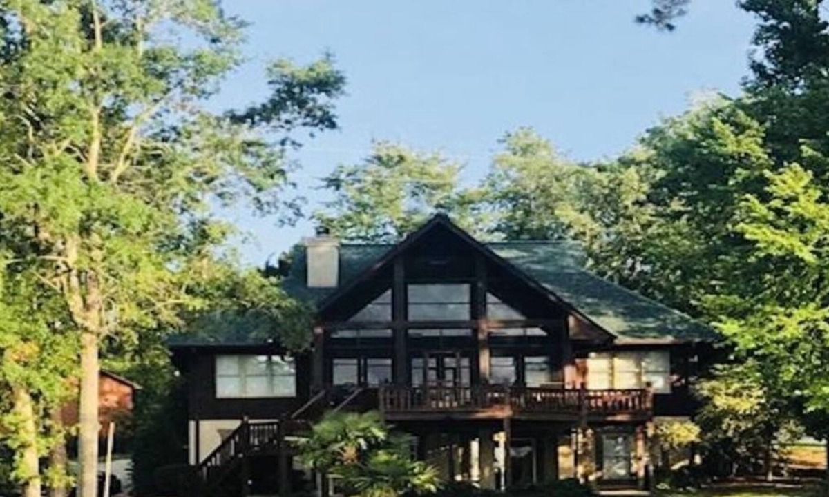 Chapin House | Southern Comfort-a true vacation home & dog friendly w/optional pontoon rental.