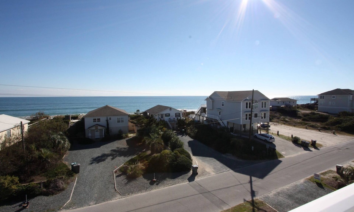 Surf City House | Southern Comfort : Private Pool, Hot Tub, Ocean Views, Elevator, & Walk to Town