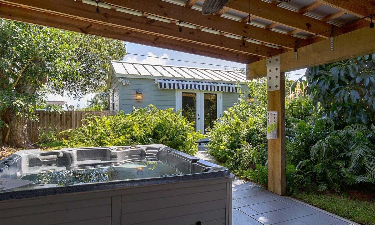 Rock Ridge House | Spa Like Family Retreat w/art studio, hot tub, and fenced backyard!
