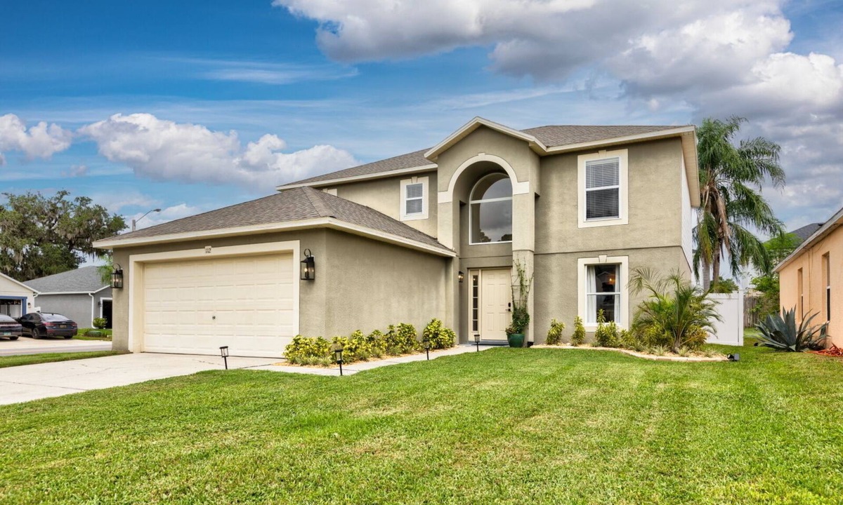 Sanford House | Spacious 4+1 bedroom house in Sanford with fast WiFi, A/C, & sleeping up to 12!