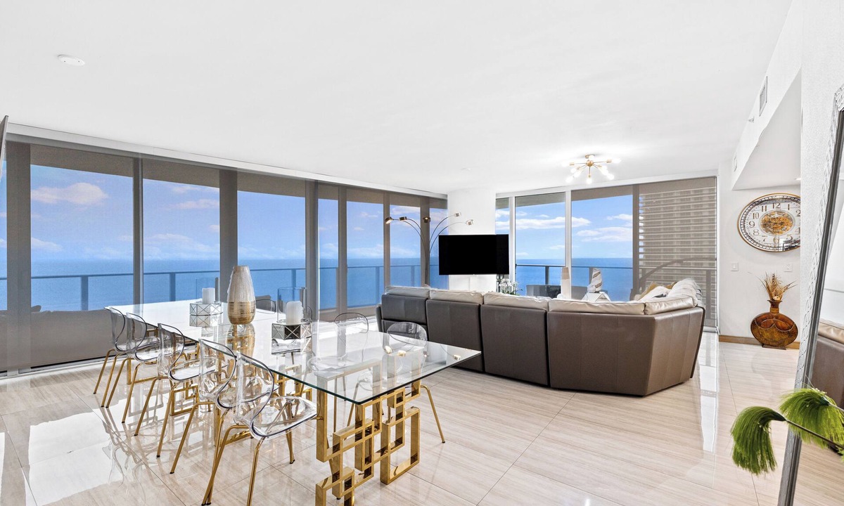Hollywood South Central Beach Condo | Spacious 4-bedroom condo with AC in peaceful Hollywood