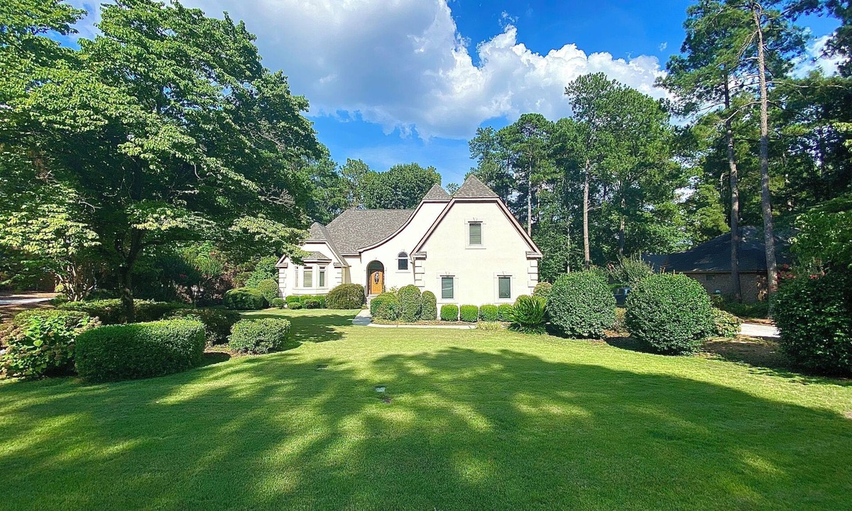 Woodside Plantation House | Spacious 4-Bedroom Home on the Golf Course in Gated Community