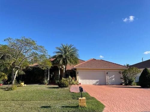 Port Saint Lucie Villa | Spacious 4BD 3BA Dream Villa w LRG Backyard in PSL