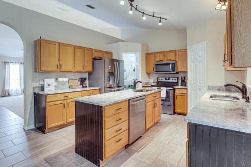 Deltona Lakes House | Spacious 4BR Home in Deltona w/Screened Porch!