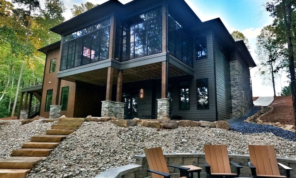 Seneca House | Spacious 5-Bed Lake Keowee Retreat – Only 15 Mins from Clemson!