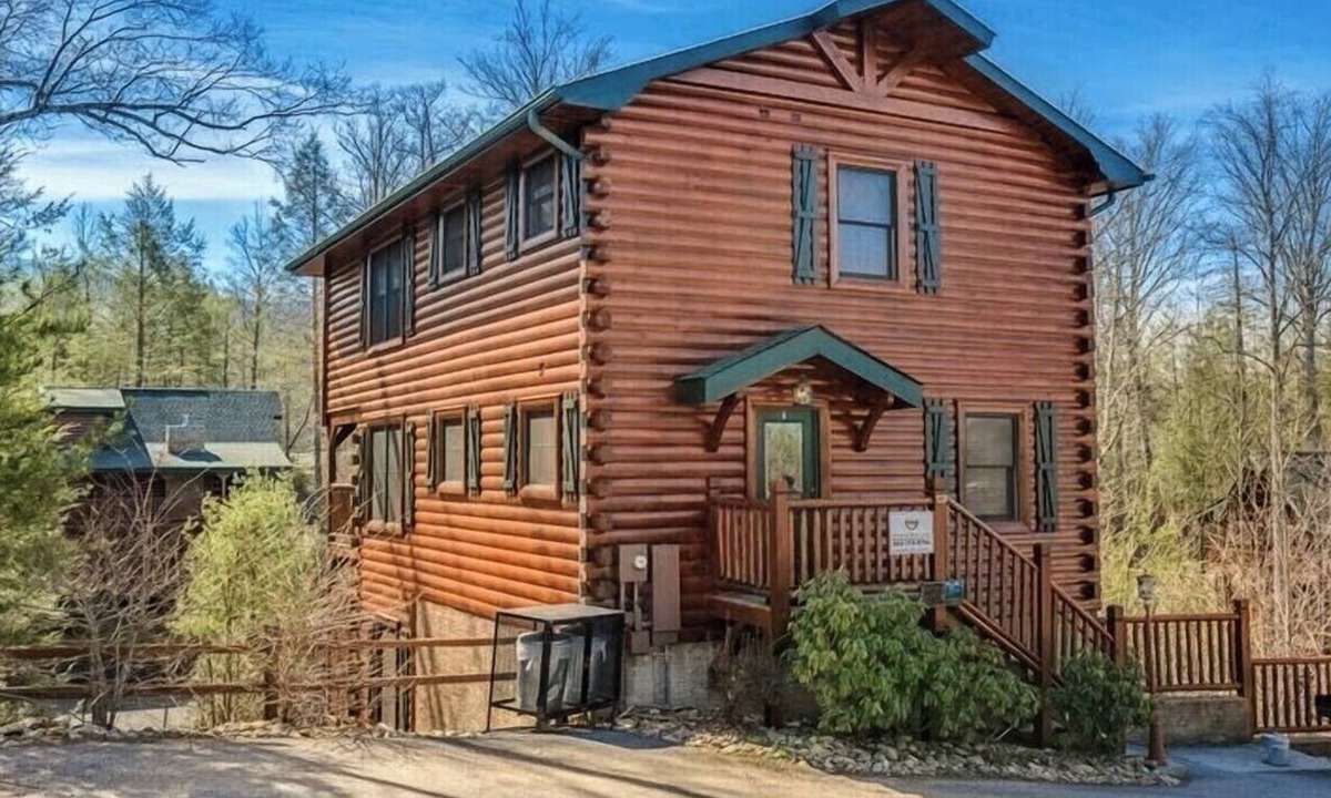 Hemlock Hills Cabin | Spacious 5-bedroom cabin in Gatlinburg with Fireplace,Hot tub,Theater,Game-Room