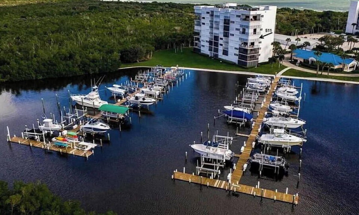 Fort Pierce Shores Apartment | Spacious 5th-floor condo at Ocean Harbour North on serene Hutchinson Island