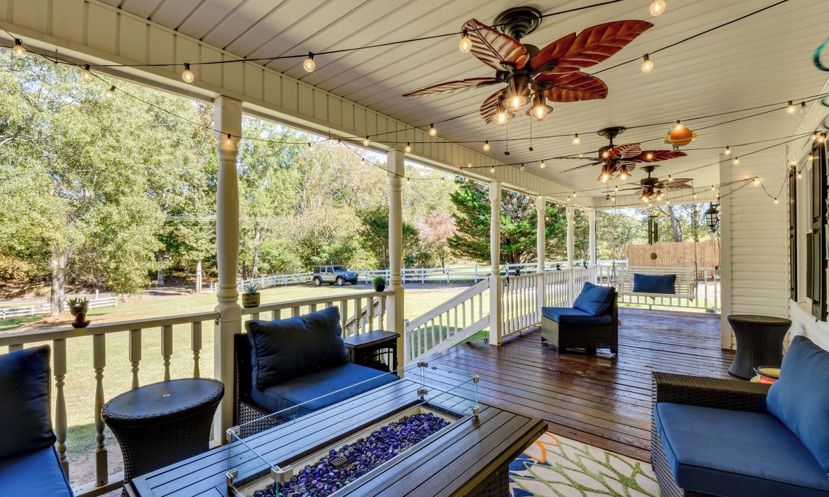 Anderson House | Spacious Anderson Home: Great for Group Retreats