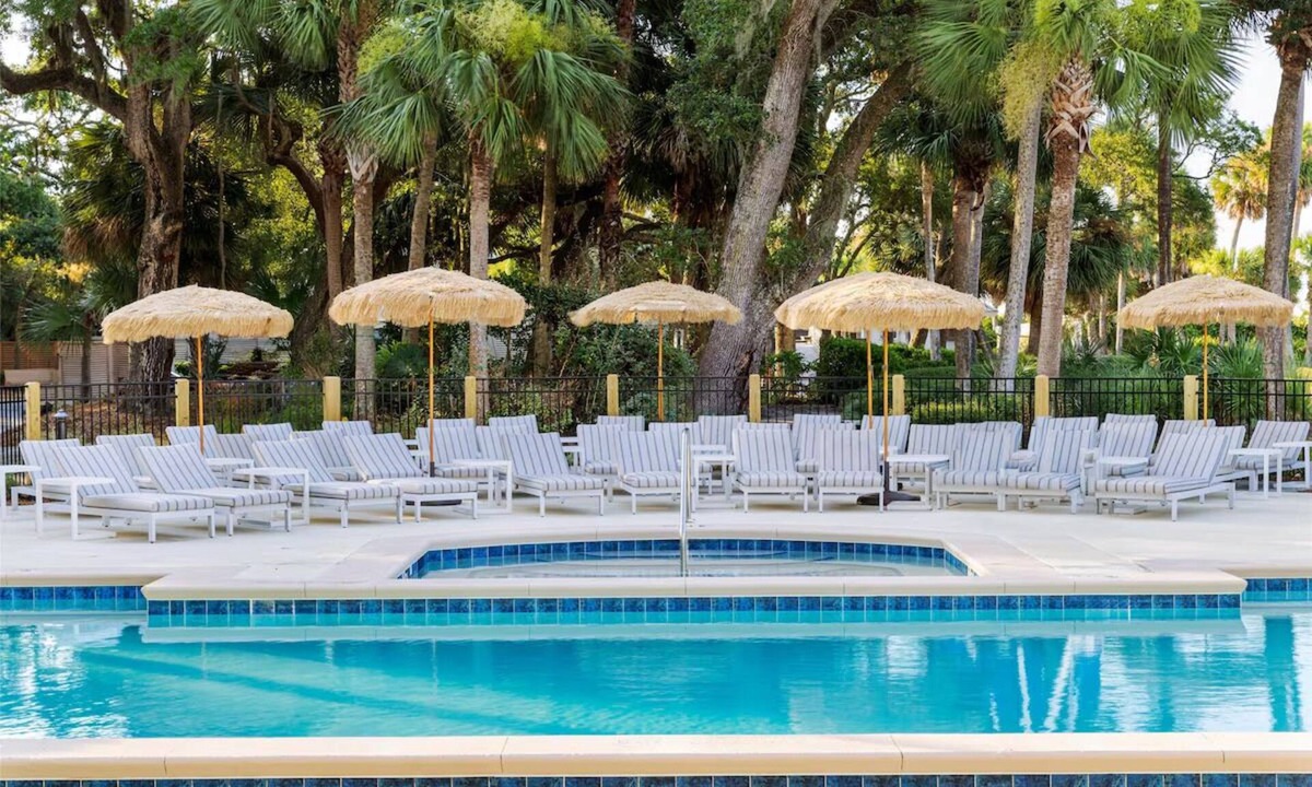 Shipyard Plantation Hotel | Spacious Good-Value Accommodation! w/Outdoor Pool, Beachfront, Pet-Friendly!