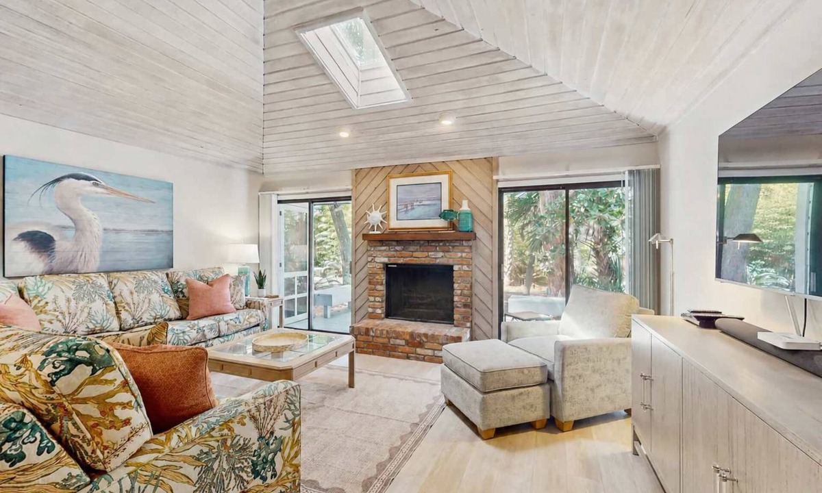Oceanside House | Spacious Home - four rows from the ocean with private deck