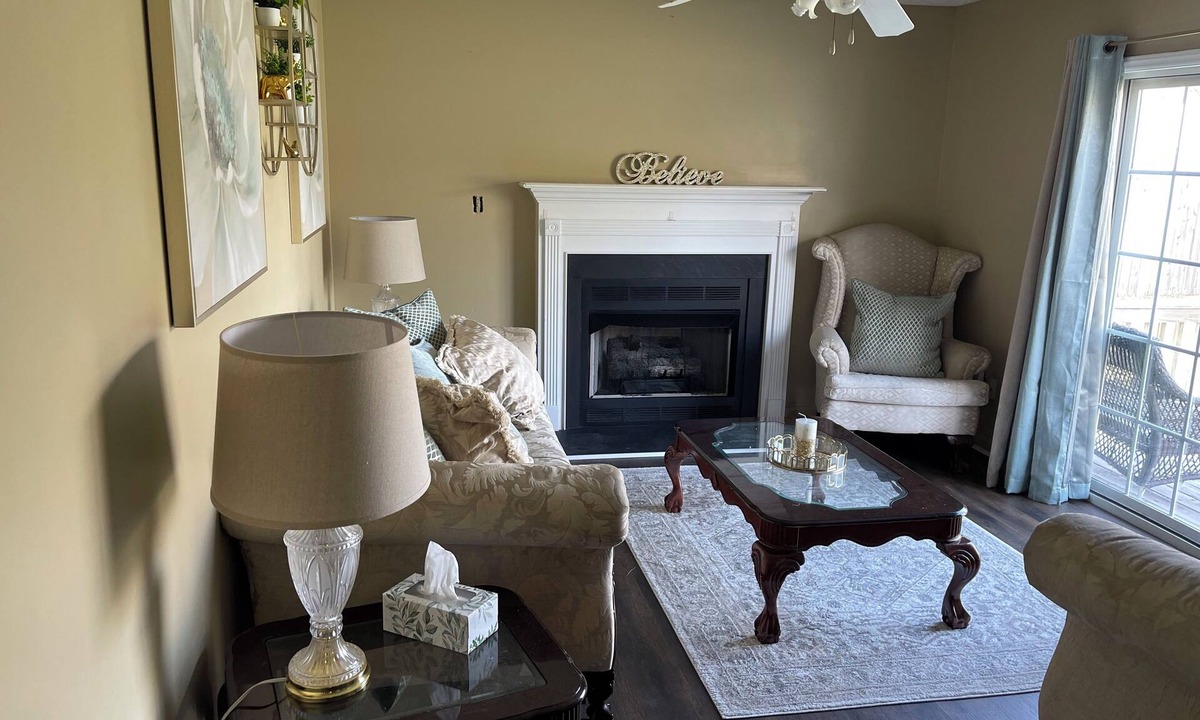 Piney Green House | Spacious luxury 4-bedroom house in beautiful Jacksonville with a large yard