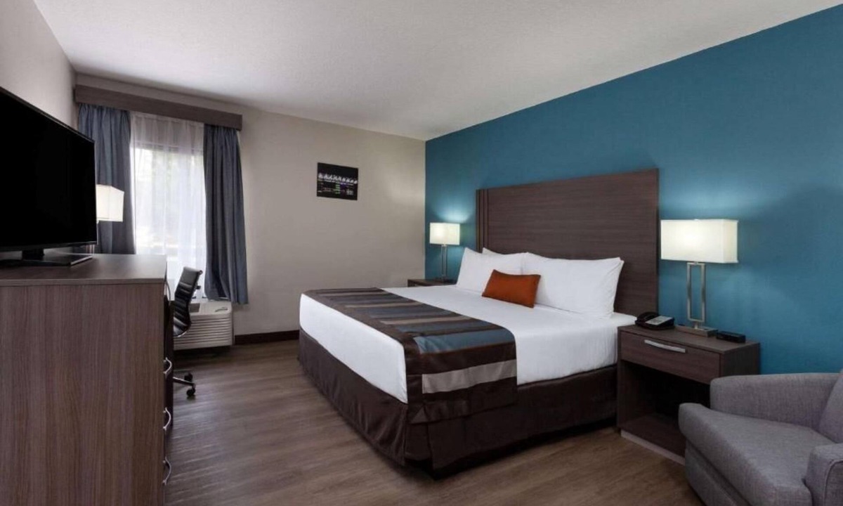 Florida Central Atlantic Coast Hotel | Spacious Orlando Stay Near Epcot – 10 Min Drive