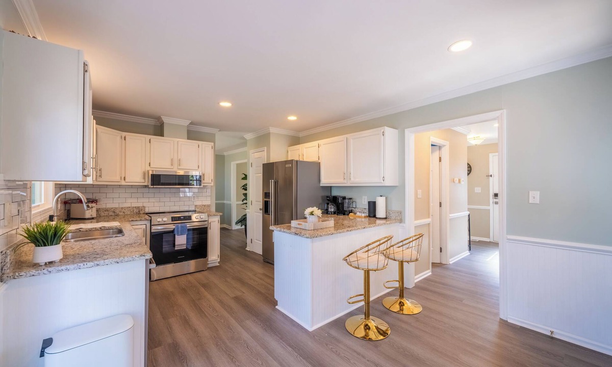 Northwest Raleigh House | Spacious Raleigh 3BR Home with Patio Grill Pool Tennis and Pet Friendly Stay