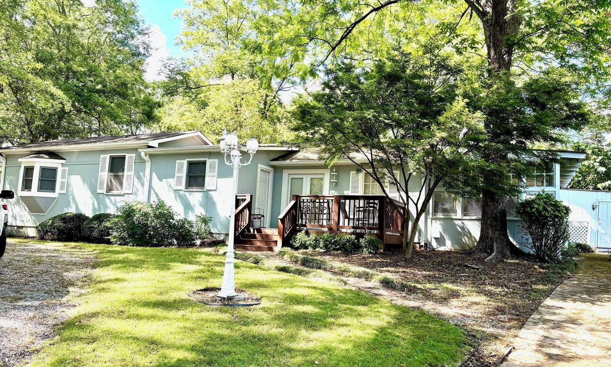 Athens House | SPACIOUS Renovated 1 Level; 1BR/1BA; Close to Athens, UGA, restaurants, shopping