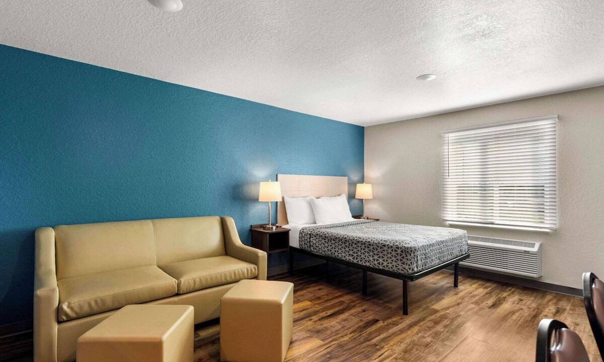 Port Saint Lucie Hotel | Spacious Studio Suite | Free Parking | Pets are Allowed