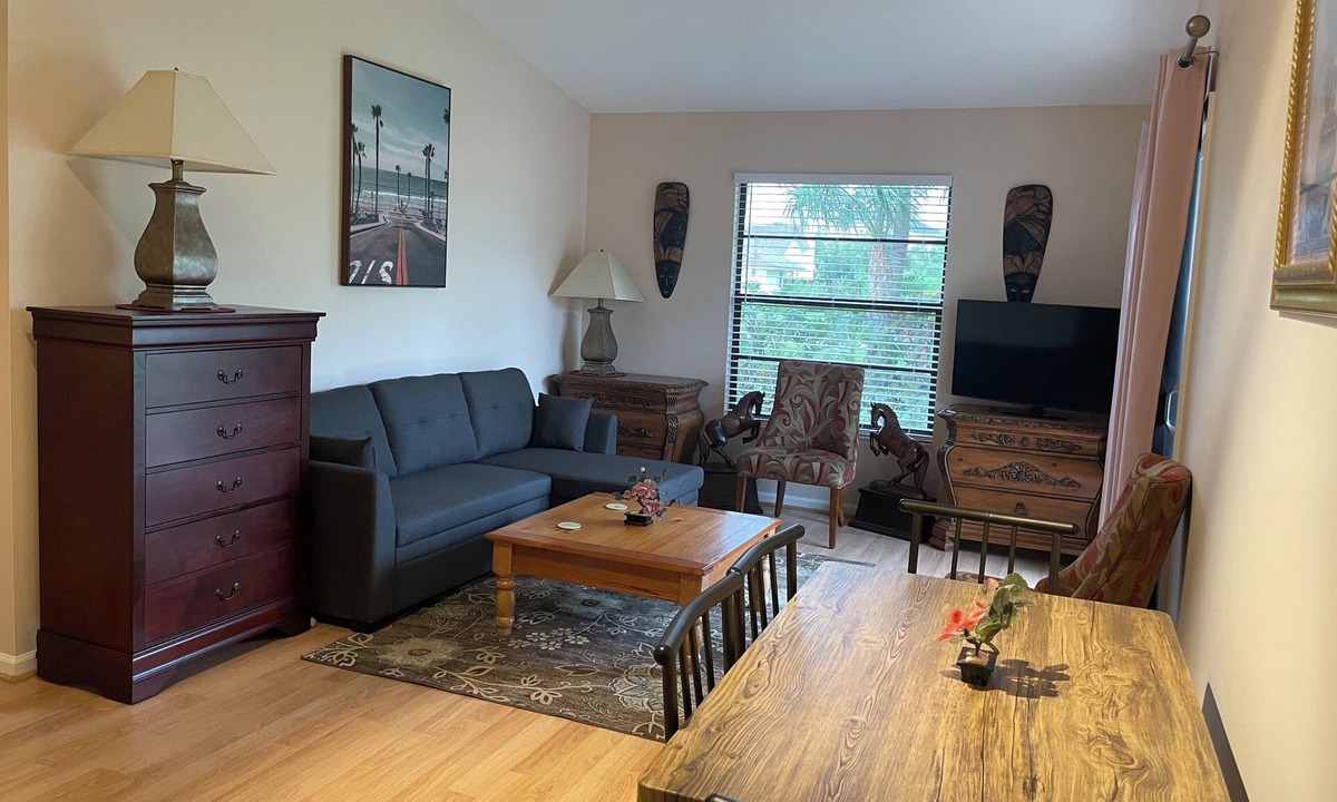 Wellington House | Spacious Suite in Wellington with AC and Parking