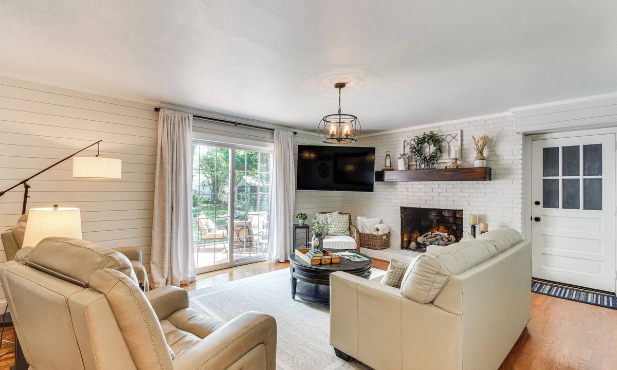 Taylors House | Spacious Taylors Home ~ 5 Mi to Dtwn Greenville!