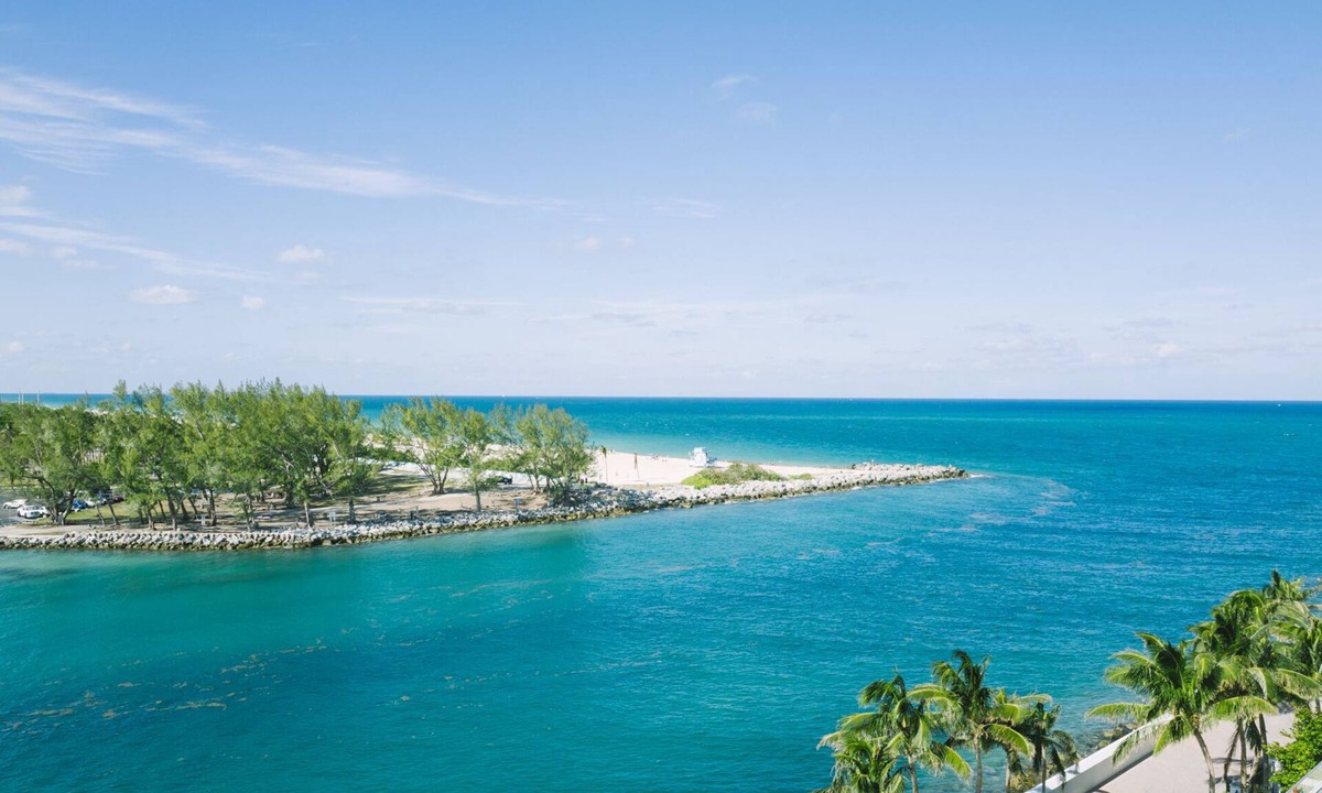 Bal Harbour Apartment | Spectacular Private Studio at 5 Star Hotel Bal Harbour Miami Beach- 2 Queen Beds