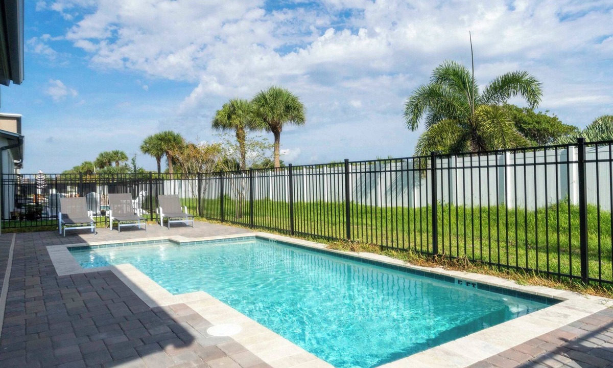 Melbourne Beach House | Sprawling 8BR Estate with Private Pool