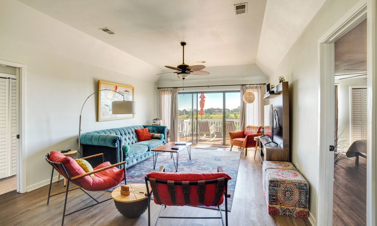 Oceanmarsh Subdivision Cottage | St Helena Island Retreat w/ Deck: Walk to Beach