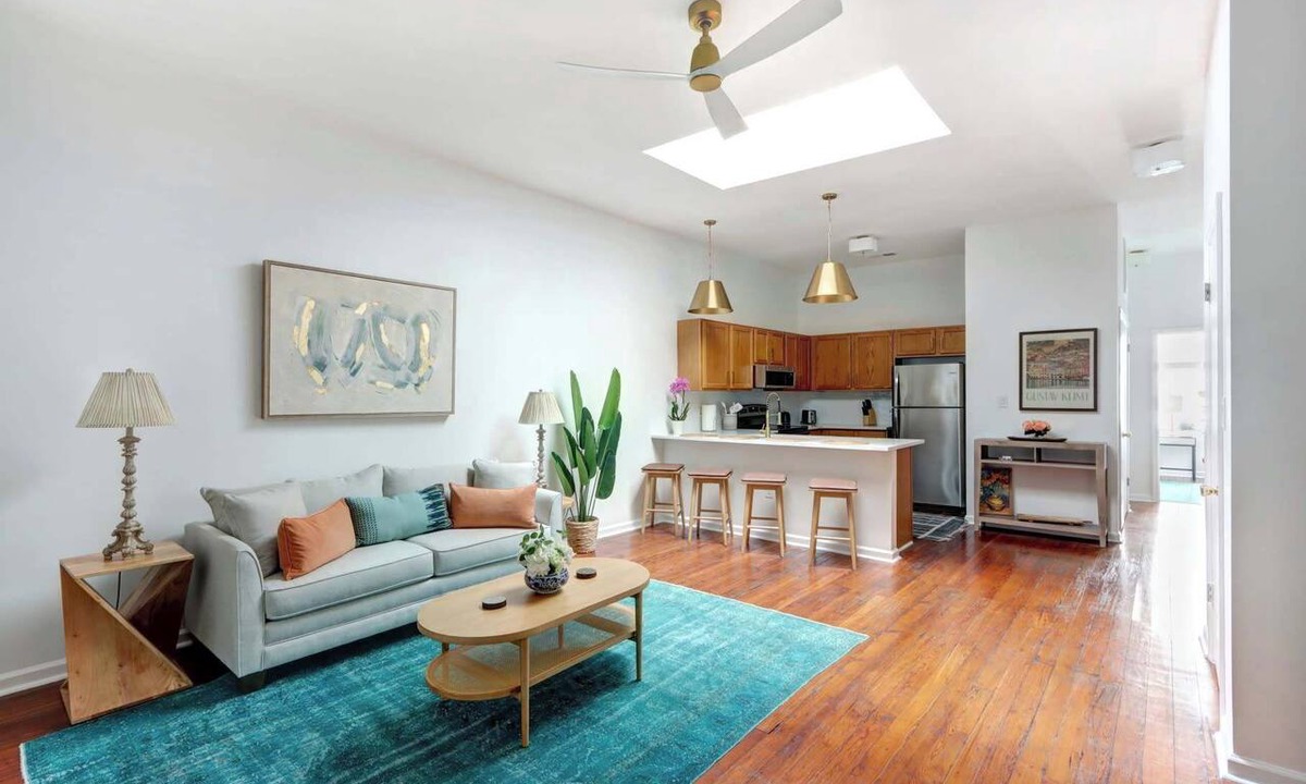 Historic District - North Apartment | State Street Suite, Historic District | Central