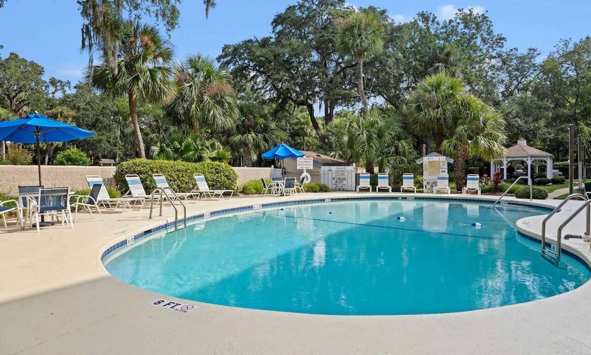 North Forest Beach Hotel | Stay Walk to Beach | Pool & Hot Tub + Full Kitchen