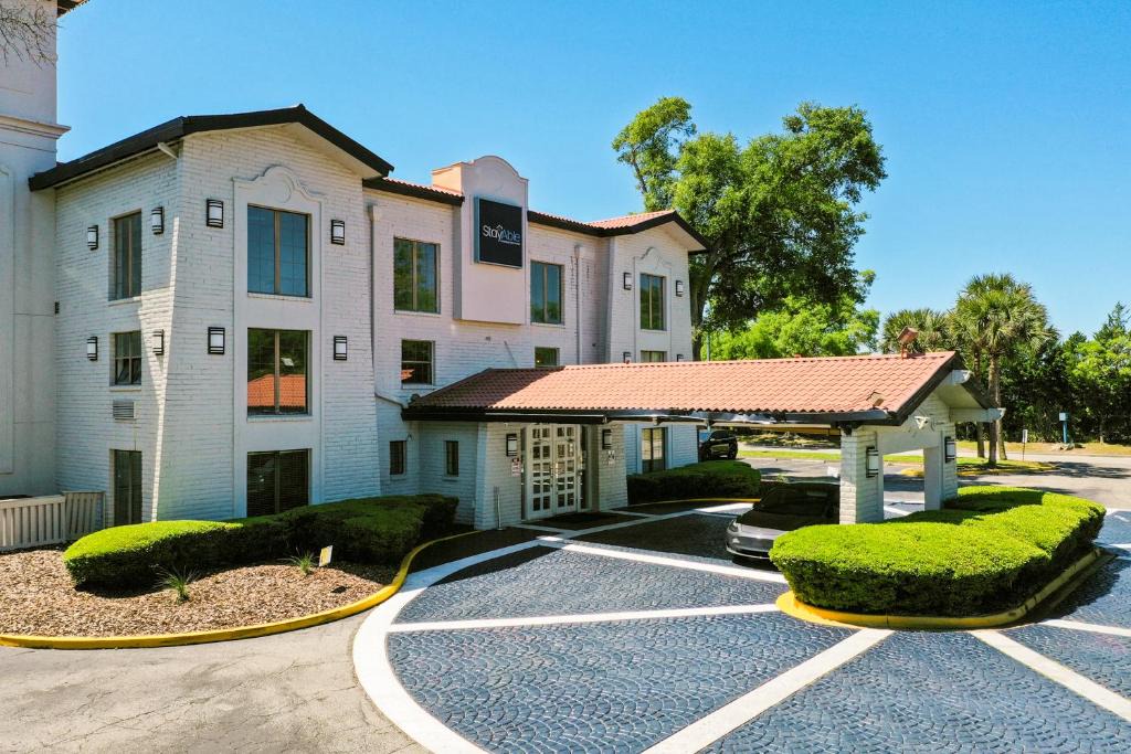 Highlands Hotel | Stayable Jacksonville North