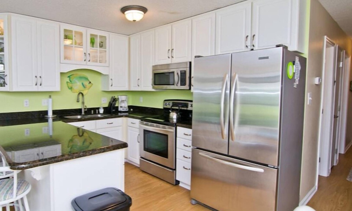 Emerald Isle Condo | Steps away from the Ocean, Gym, Gazebos, Indoor/Outdoor Pools, & Tennis Courts