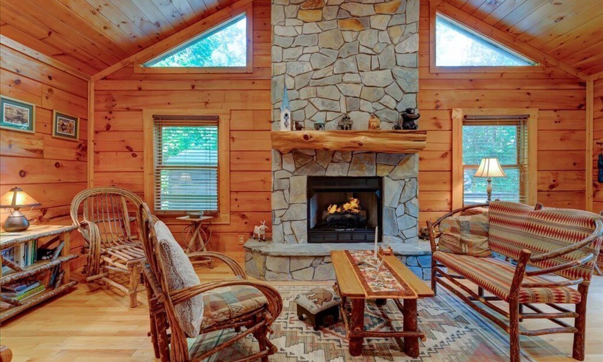 Almond Cabin | Sticks and Stones - Serene cabin with Heat & A/C in Almond, NC, near Bryson City