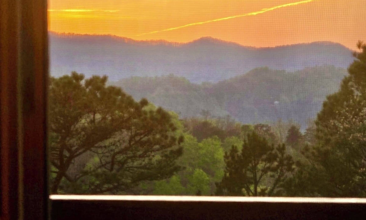 Whittier Cabin | Still Like New/Premium luxury cabin/Heavenly views/Step free/Harrahs Casino