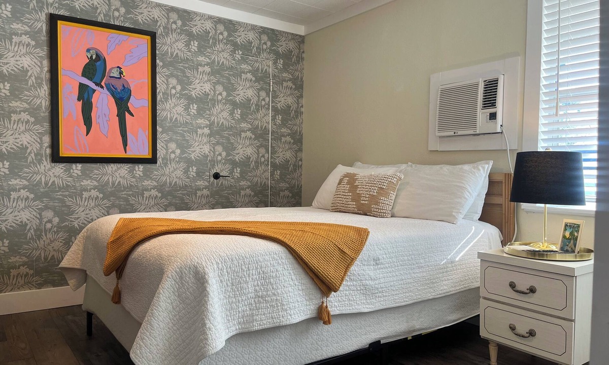 Safety Harbor Hotel | Studio, mini fridge/coffee DT Safety Harbor