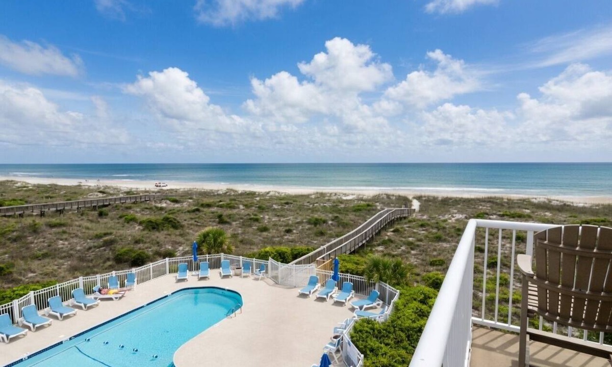 Shell Island Condo | Stunning 2-story condo in Wrightsville Dunes!