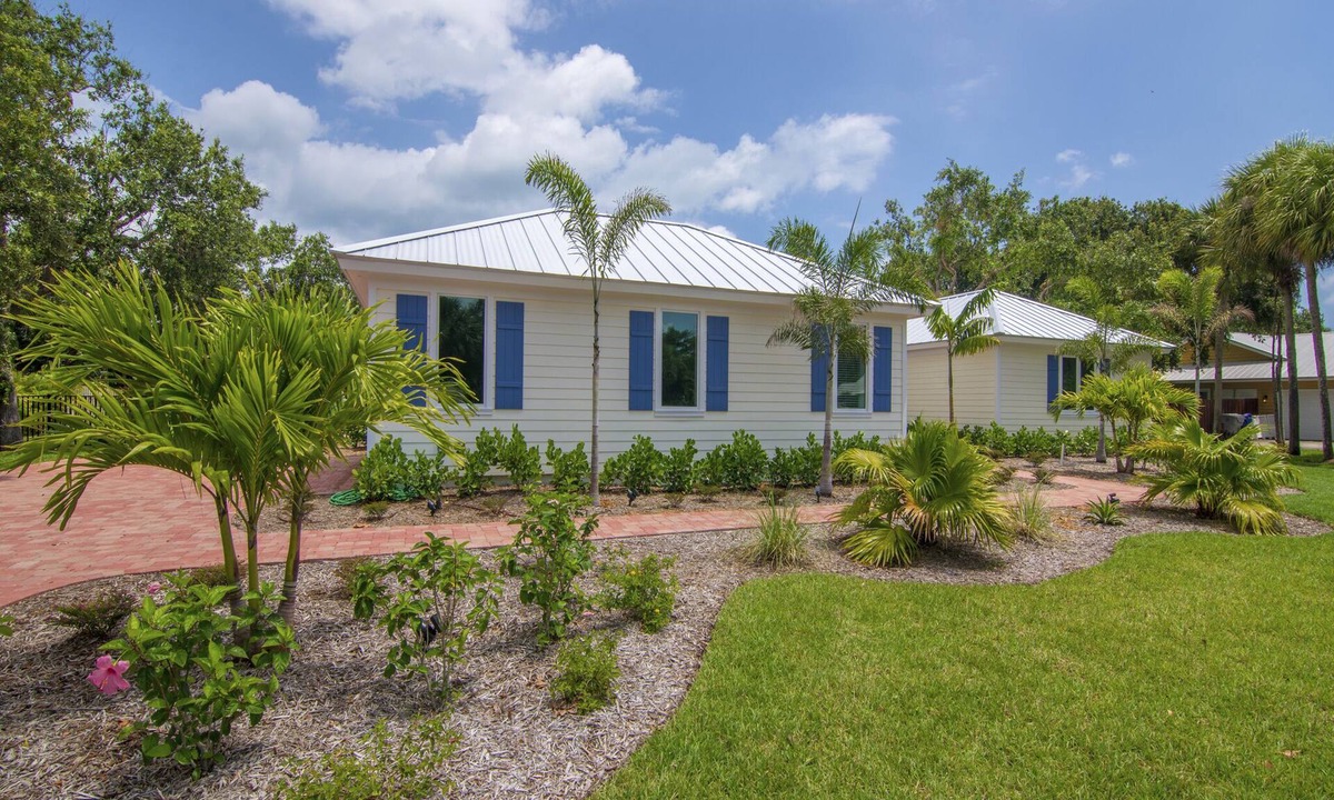 South Beach House | Stunning Beach side Pool Home - Sleeps 6 -Moorings/Floralton Beach area
