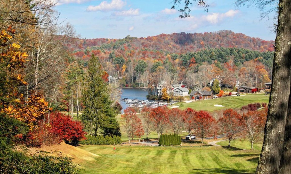 Lake Toxaway House | Stunning home steps from Lake Toxaway and Club house, 3Bed/3bath
