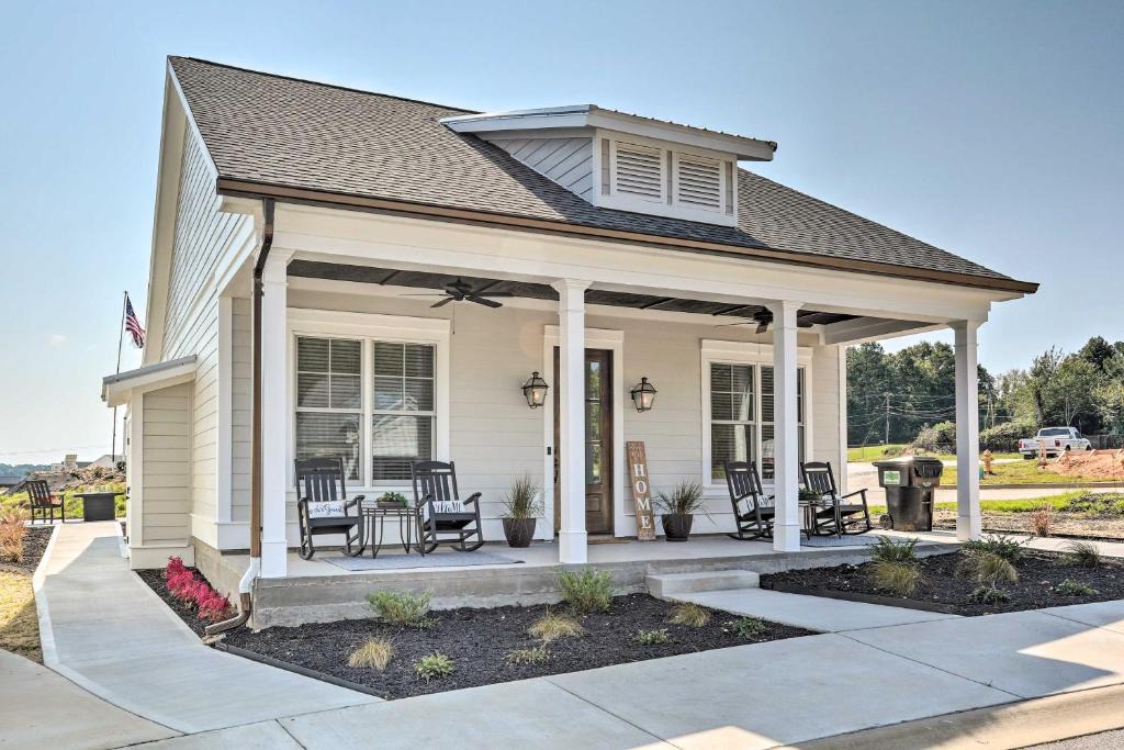Greenwood House | Stunning Lakefront Retreat w/Dock Access!