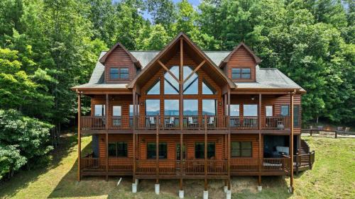 Mineral Bluff House | Stunning Mtn Views Sleeps 10 Hot Tub Game Room