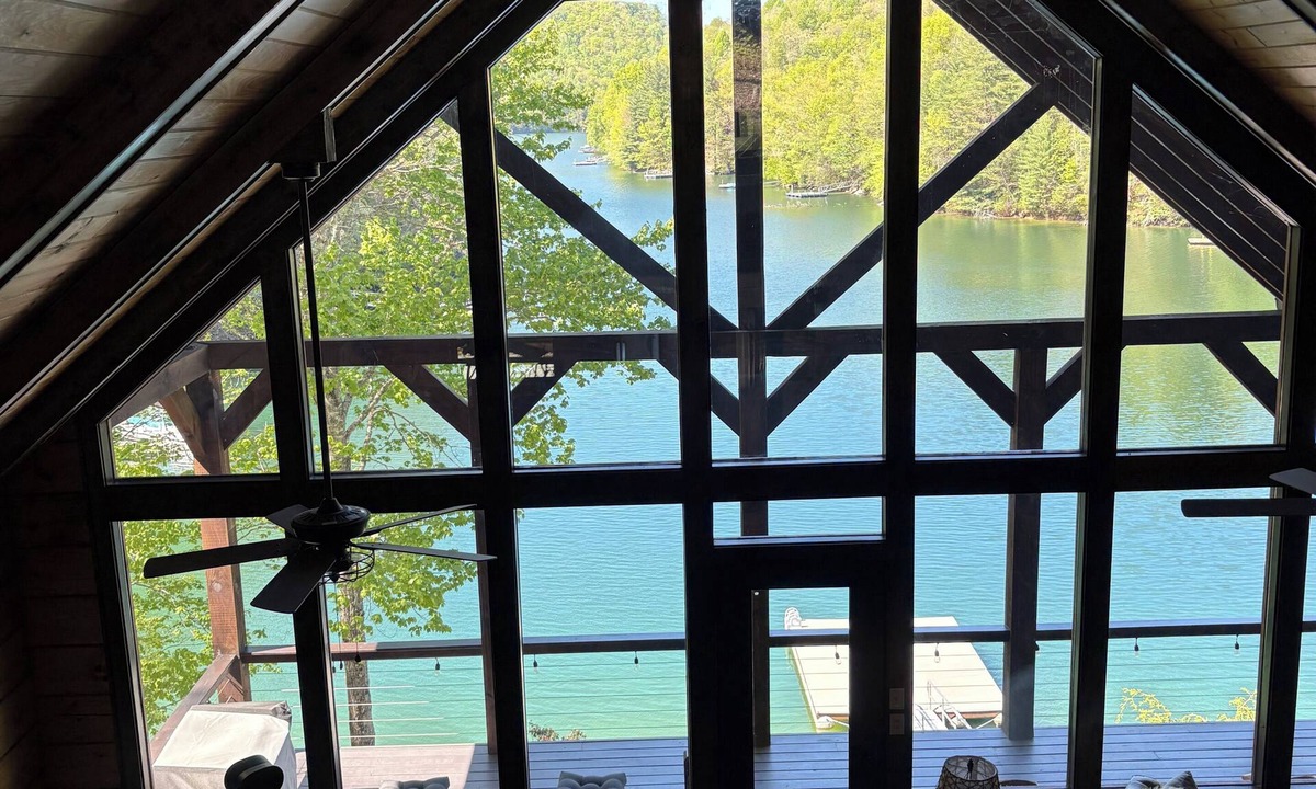 Topton Cabin | Stunning Newer Cabin - Lakefront - Private Dock- Lake Nantahala Family Retreat