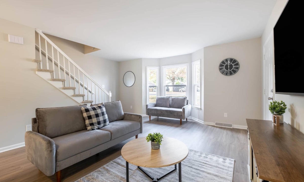 Cotswold House | Stunning Southpark/Cotswold Townhome