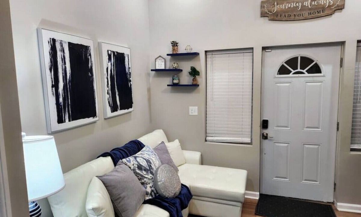 Midtown Apartment | Stylish 1BR Near Heart of Town