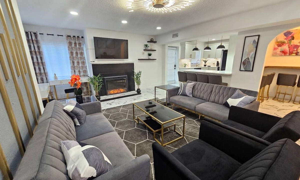 Lawsona - Fern Creek House | Stylish Duplex walkTO Lake Eola Orlando. Sleeps 8