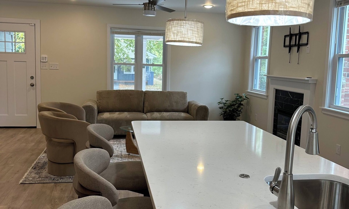 Greenville House | Stylish & Inviting Modern Charm on Nash St. Charming house with fitness room