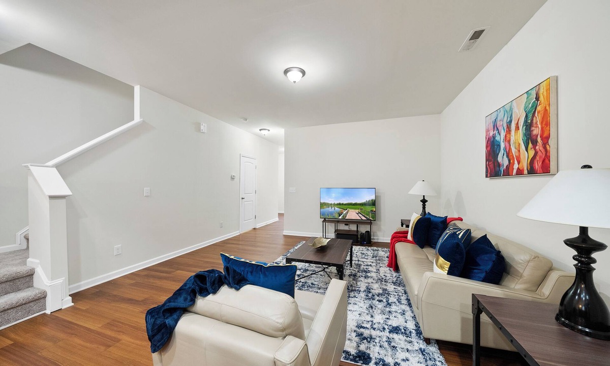 Rolesville House | Stylish Rolesville Townhome Near Parks, Dining and Shops