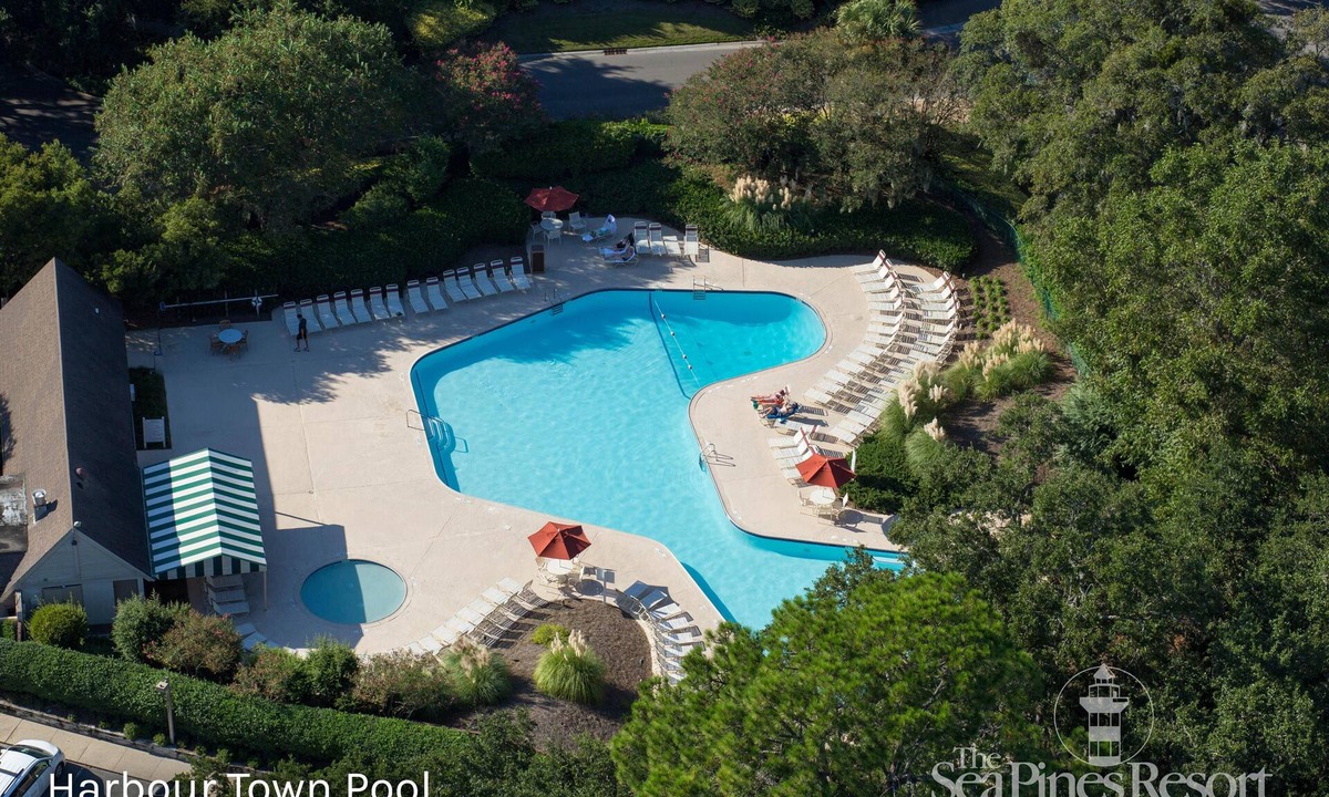 Beach Lagoon Villa | Stylishly renovated & spacious 3-Bdrm Villa w/private deck & beach access