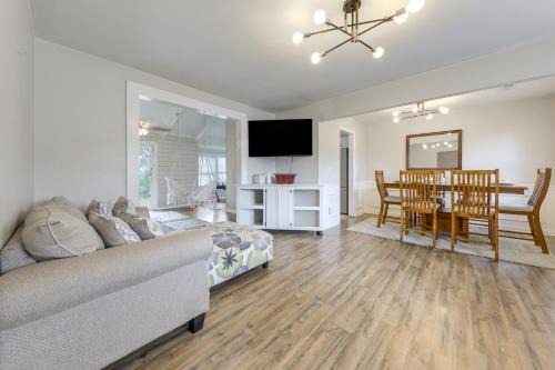 Ladson House | Suburban Family Home 18 Mi to Dtwn Charleston!